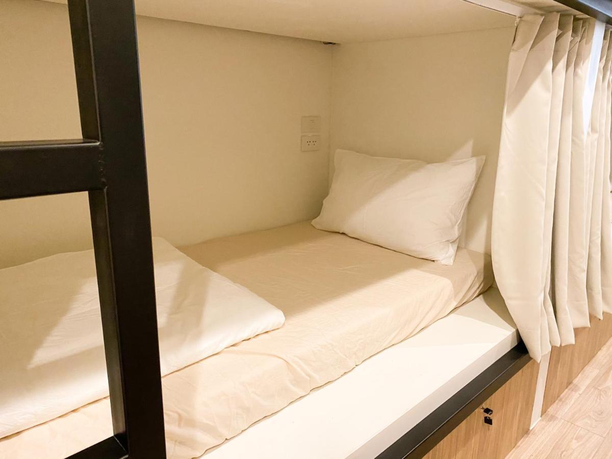 Ben&Pooh Hostel Bangkok Bagian luar foto