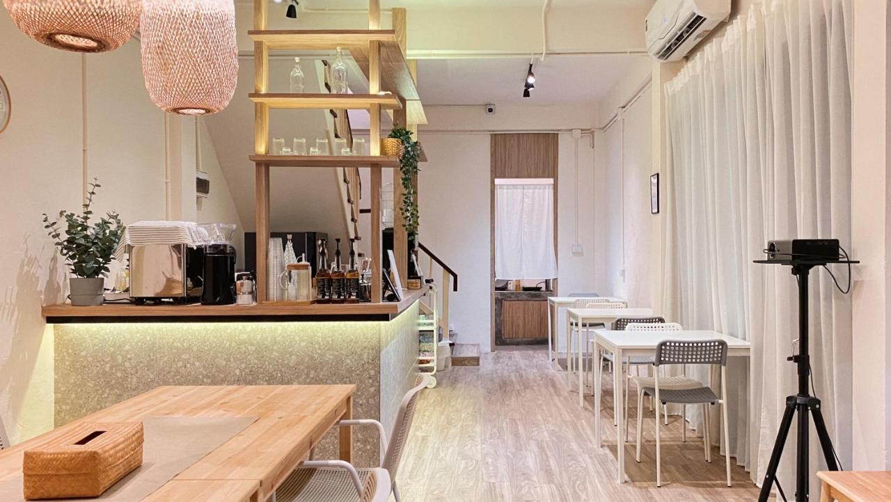 Ben&Pooh Hostel Bangkok Bagian luar foto