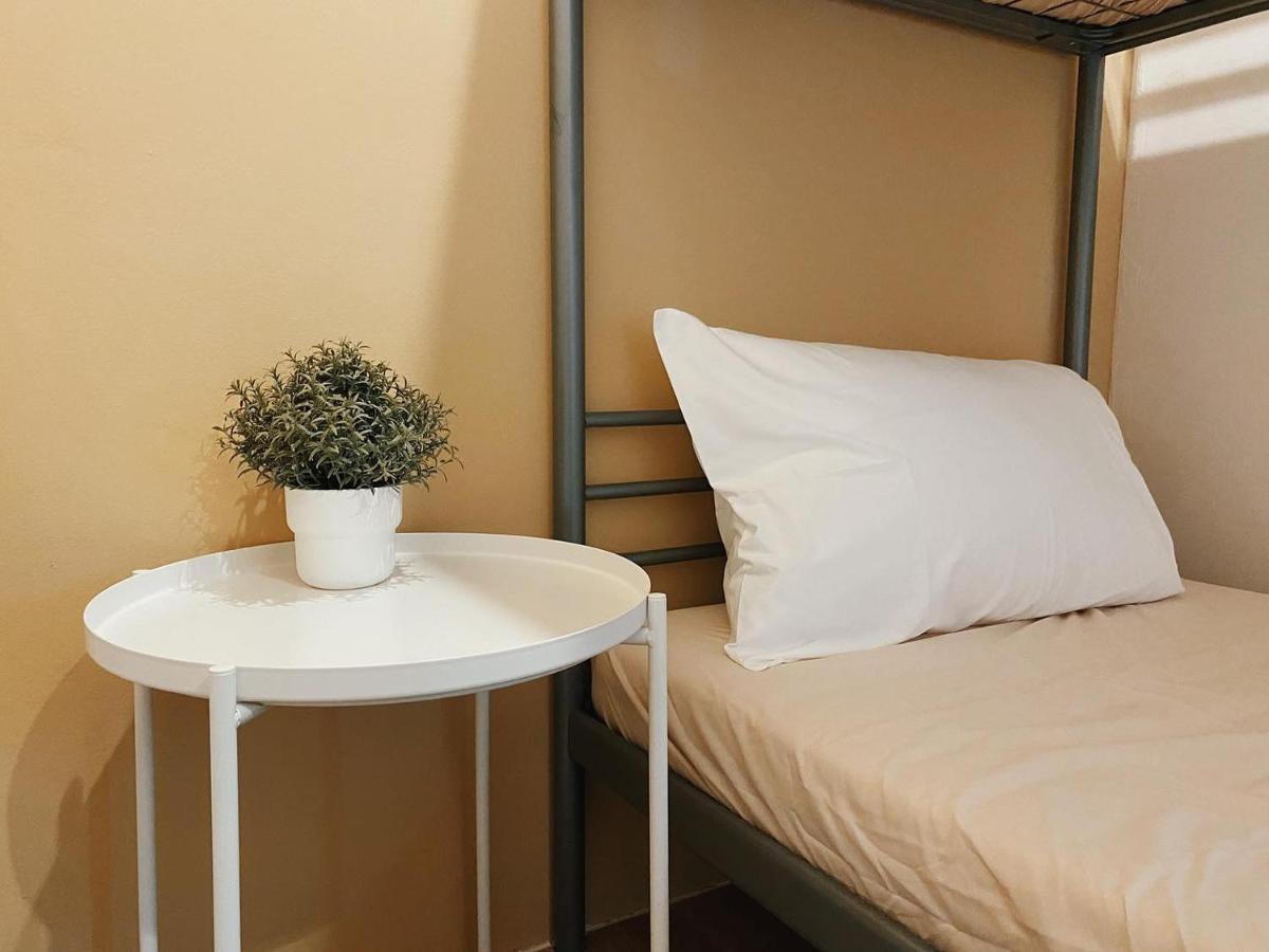 Ben&Pooh Hostel Bangkok Bagian luar foto
