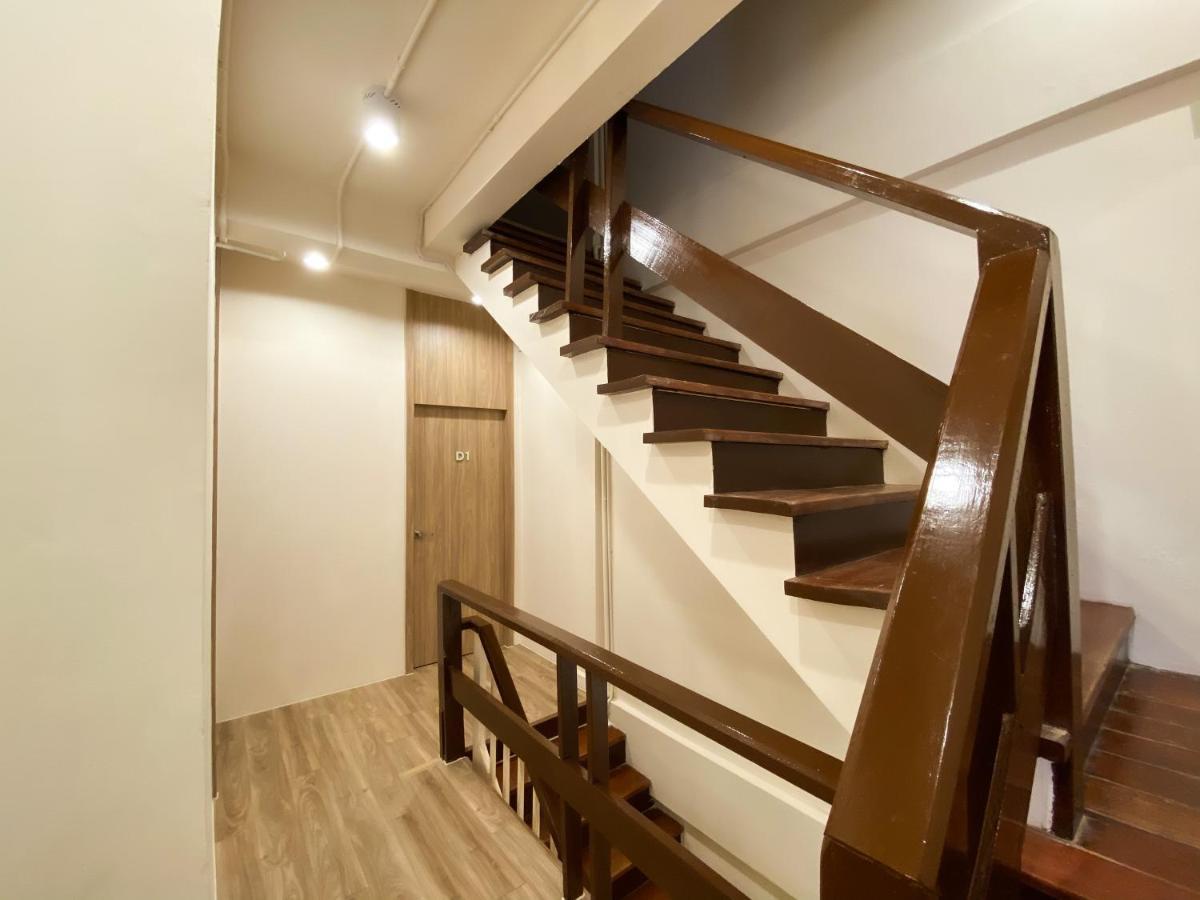 Ben&Pooh Hostel Bangkok Bagian luar foto