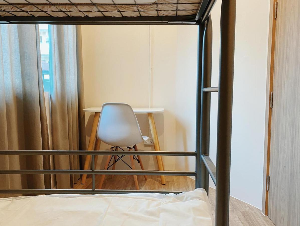 Ben&Pooh Hostel Bangkok Bagian luar foto