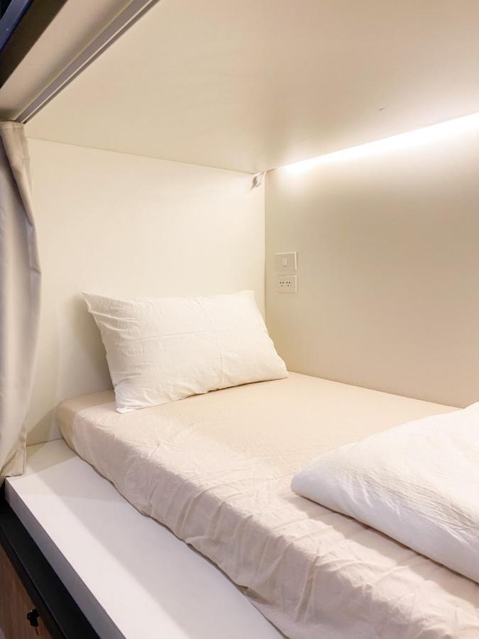 Ben&Pooh Hostel Bangkok Bagian luar foto