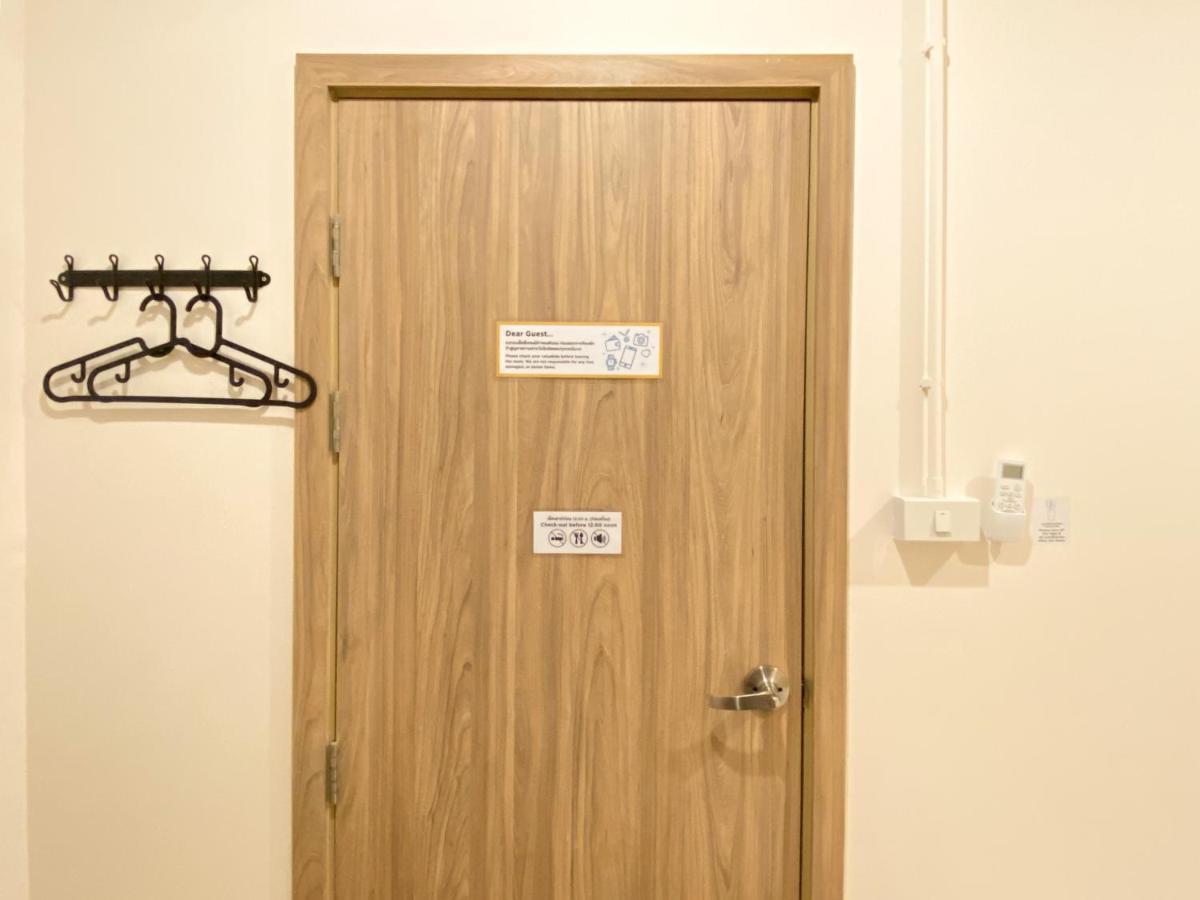 Ben&Pooh Hostel Bangkok Bagian luar foto