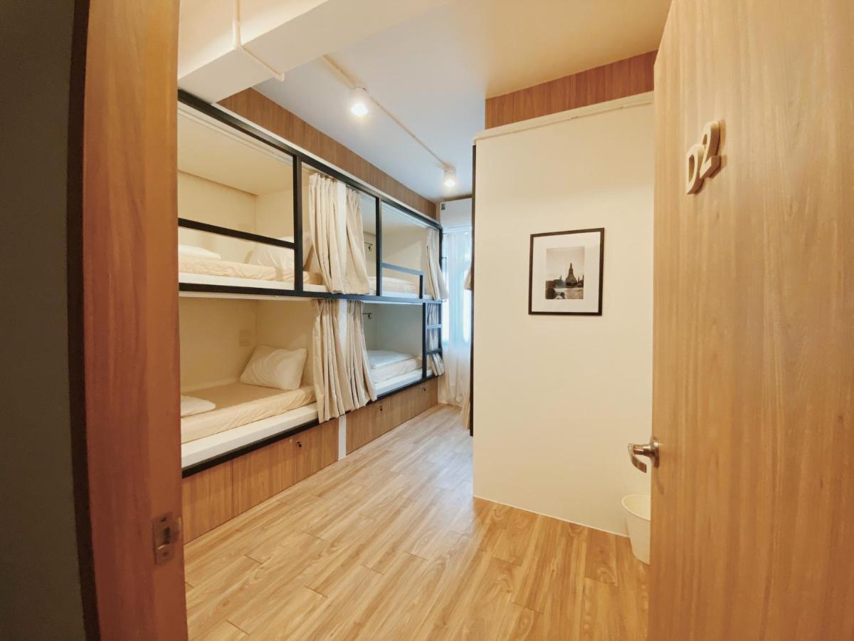 Ben&Pooh Hostel Bangkok Bagian luar foto