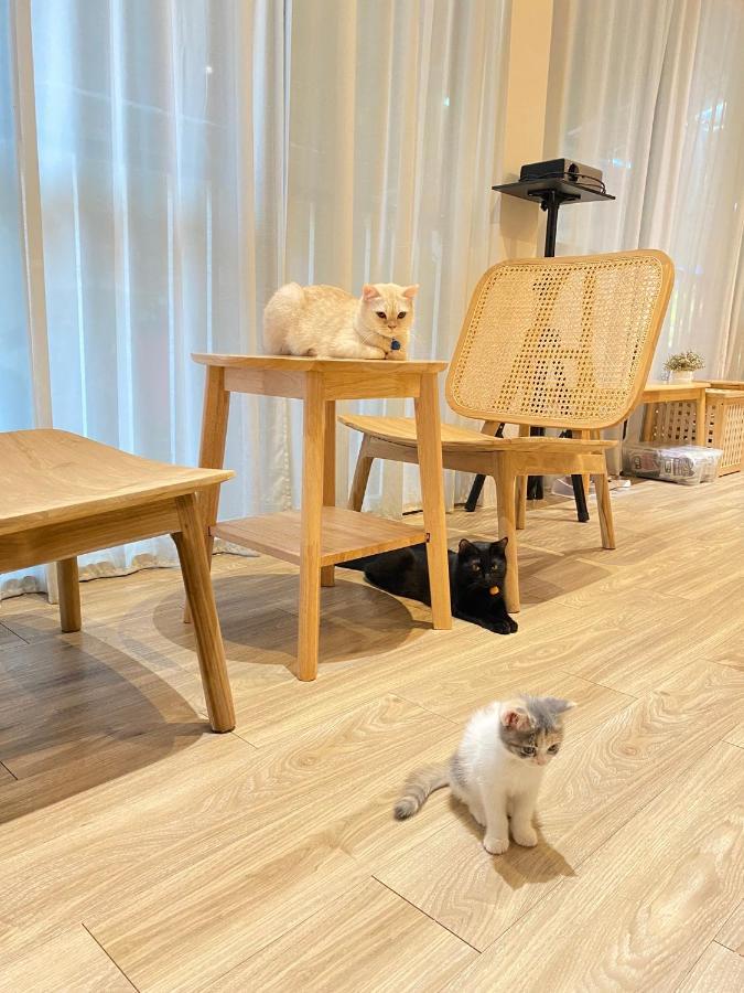 Ben&Pooh Hostel Bangkok Bagian luar foto